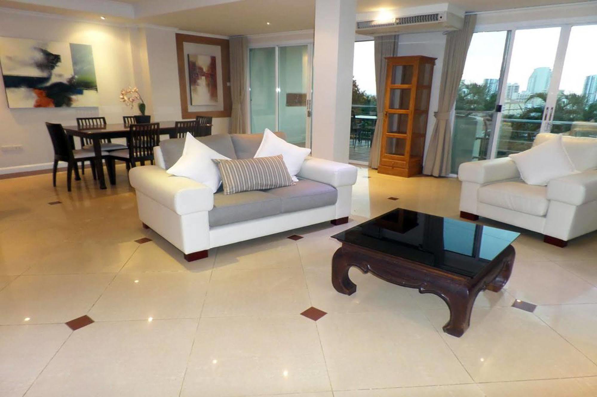 Westbury Residence Pattaya Luaran gambar