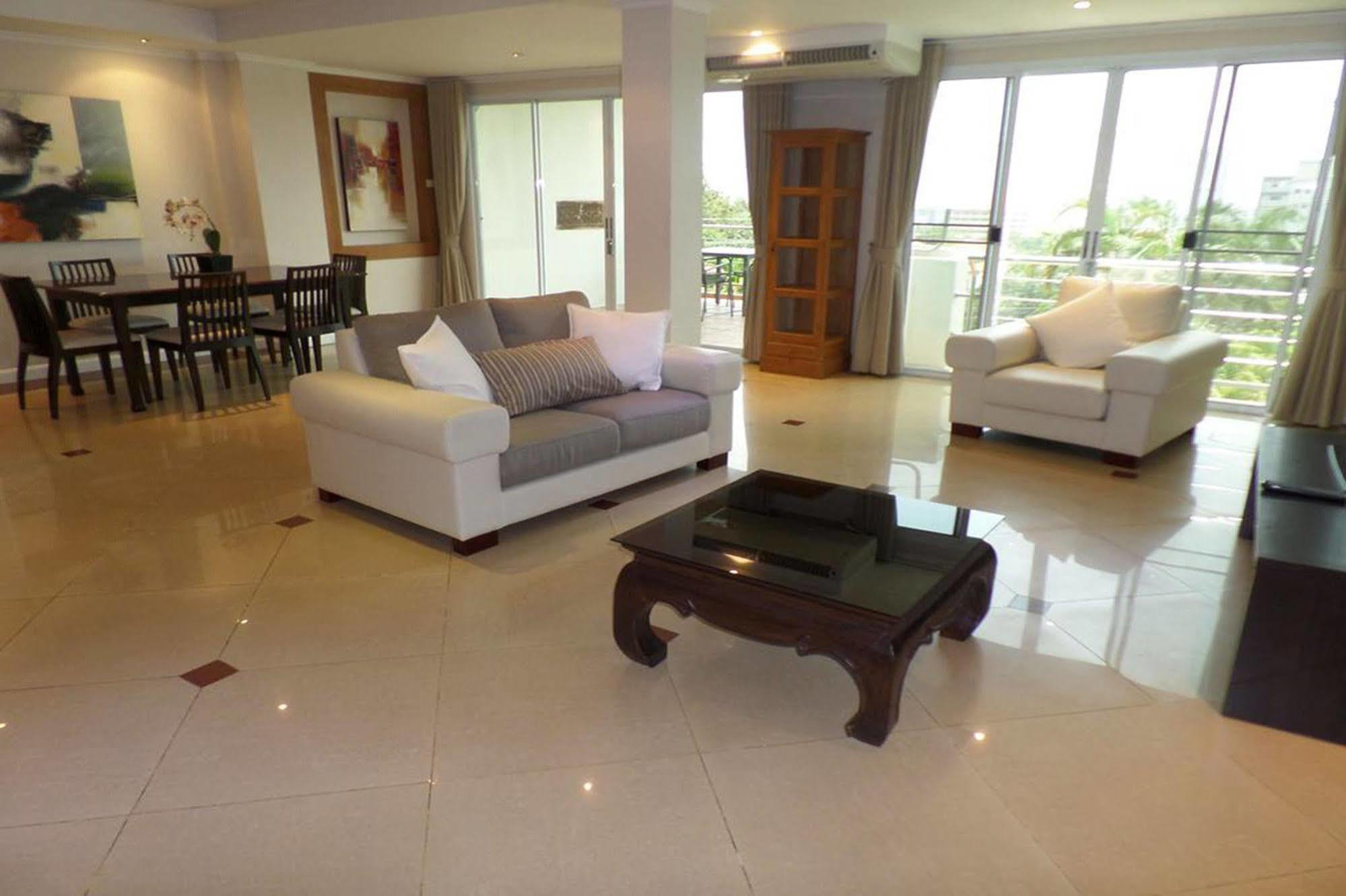 Westbury Residence Pattaya Luaran gambar